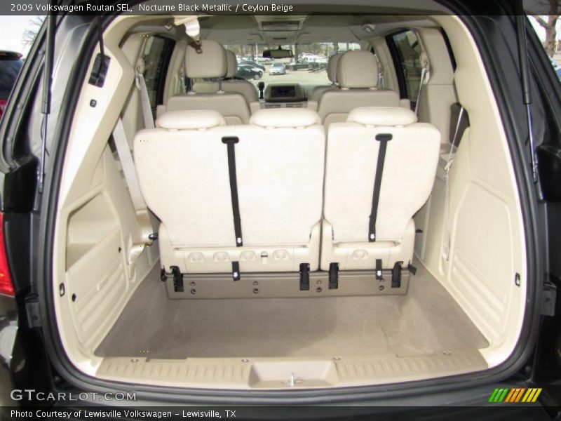  2009 Routan SEL Trunk