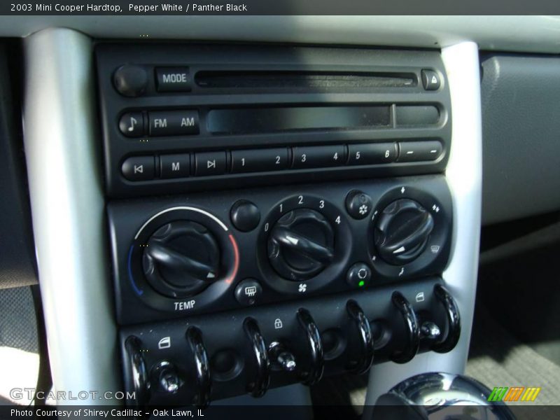 Pepper White / Panther Black 2003 Mini Cooper Hardtop