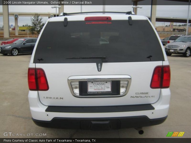 Oxford White / Charcoal Black 2006 Lincoln Navigator Ultimate
