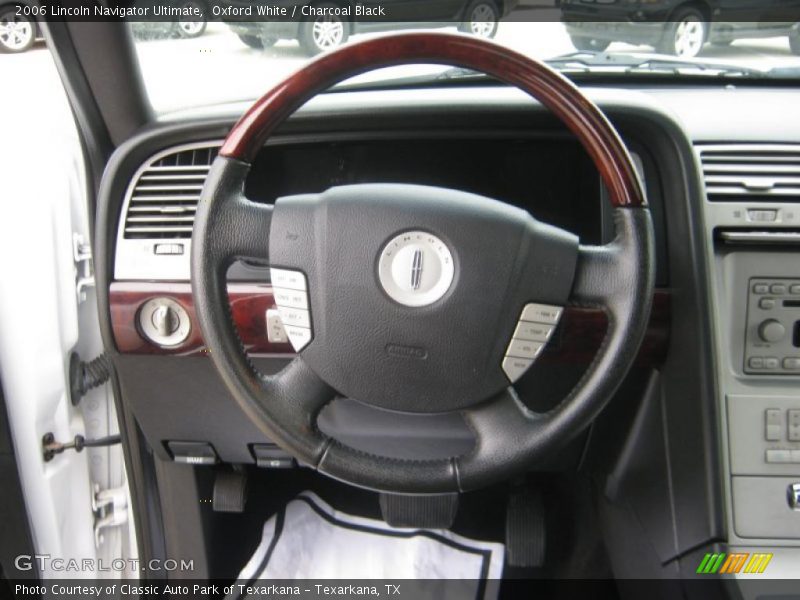 Oxford White / Charcoal Black 2006 Lincoln Navigator Ultimate