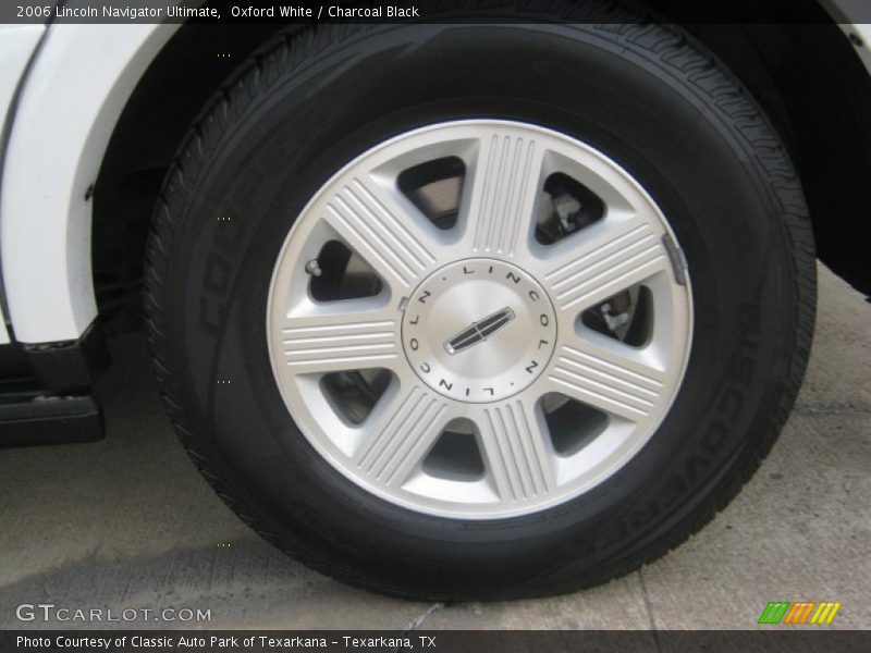 Oxford White / Charcoal Black 2006 Lincoln Navigator Ultimate
