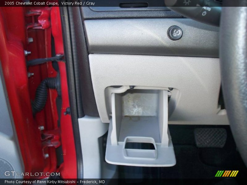 Victory Red / Gray 2005 Chevrolet Cobalt Coupe