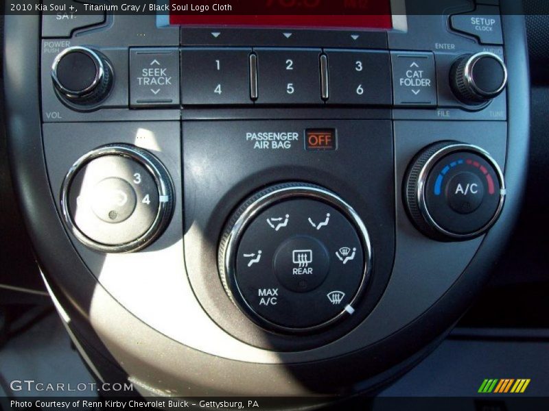 Titanium Gray / Black Soul Logo Cloth 2010 Kia Soul +