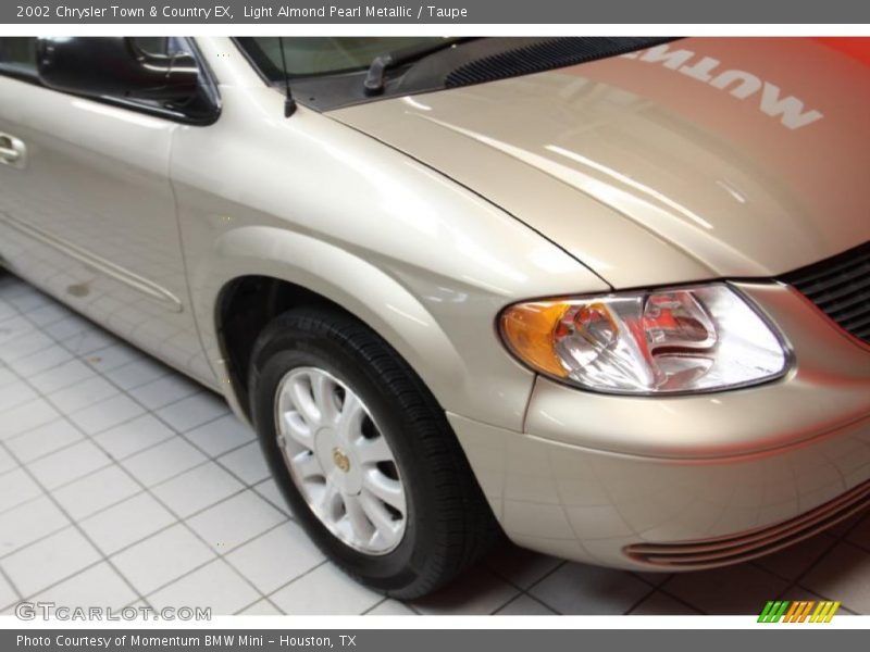 Light Almond Pearl Metallic / Taupe 2002 Chrysler Town & Country EX