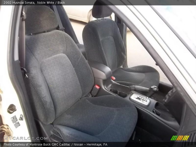 Noble White / Black 2002 Hyundai Sonata