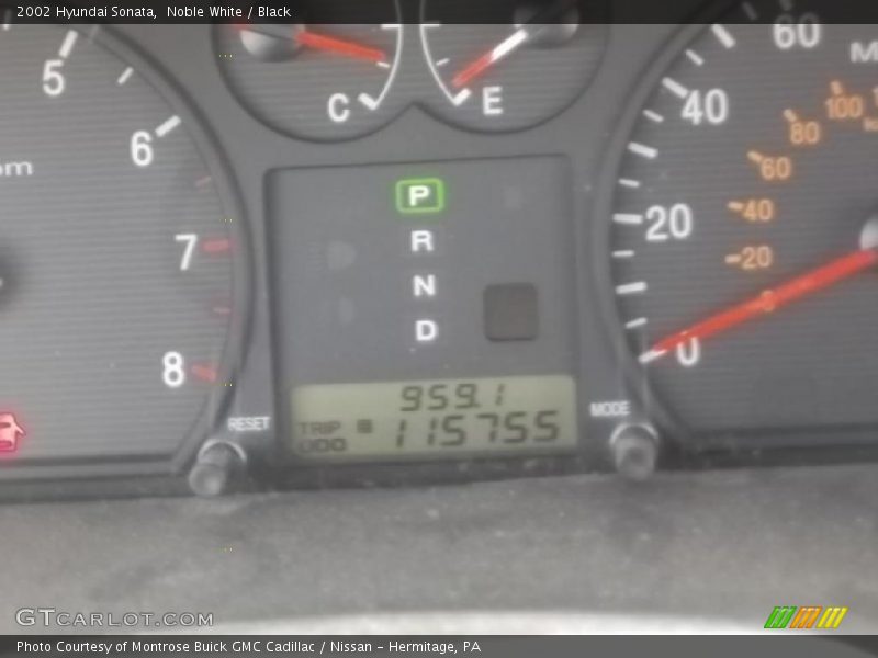 Noble White / Black 2002 Hyundai Sonata