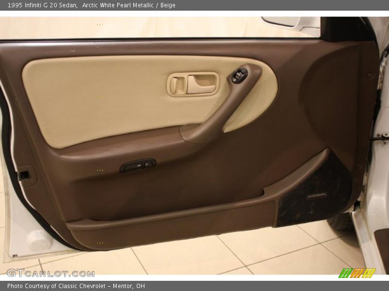Arctic White Pearl Metallic / Beige 1995 Infiniti G 20 Sedan
