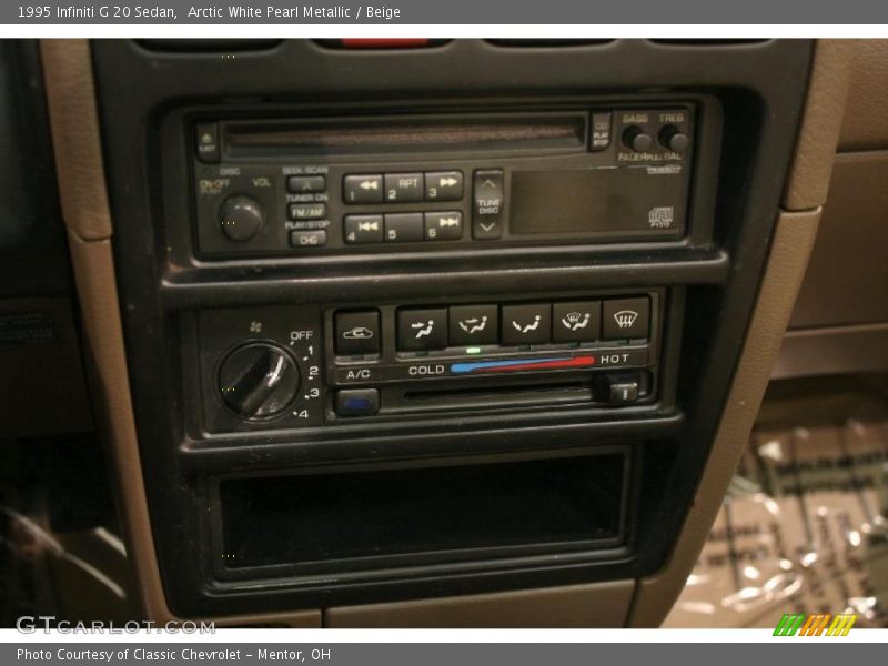 Arctic White Pearl Metallic / Beige 1995 Infiniti G 20 Sedan