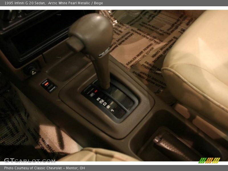 Arctic White Pearl Metallic / Beige 1995 Infiniti G 20 Sedan