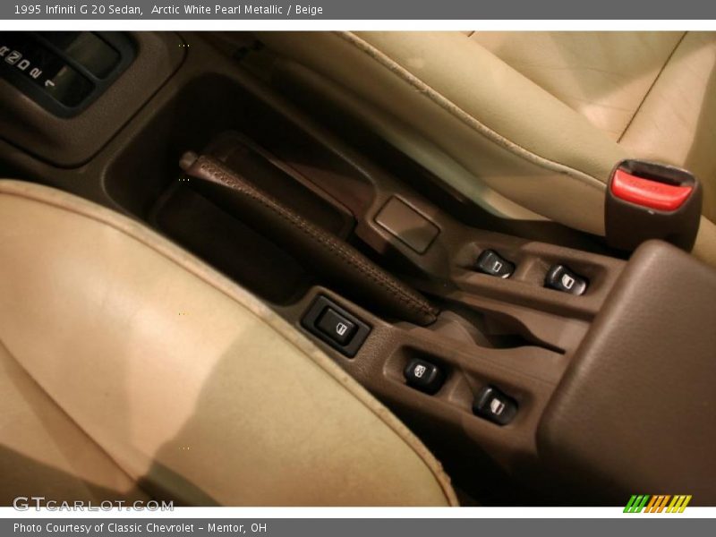Arctic White Pearl Metallic / Beige 1995 Infiniti G 20 Sedan