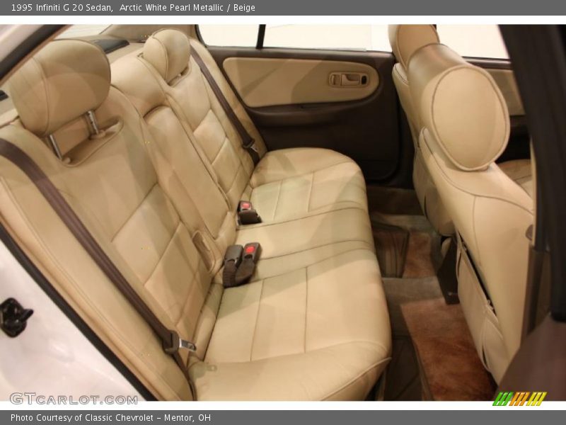 Arctic White Pearl Metallic / Beige 1995 Infiniti G 20 Sedan
