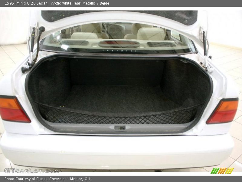 Arctic White Pearl Metallic / Beige 1995 Infiniti G 20 Sedan