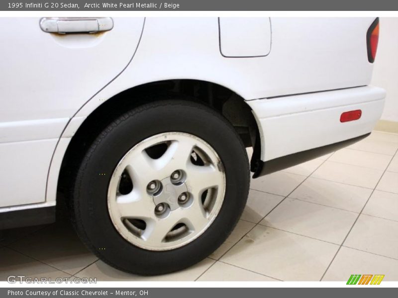 Arctic White Pearl Metallic / Beige 1995 Infiniti G 20 Sedan
