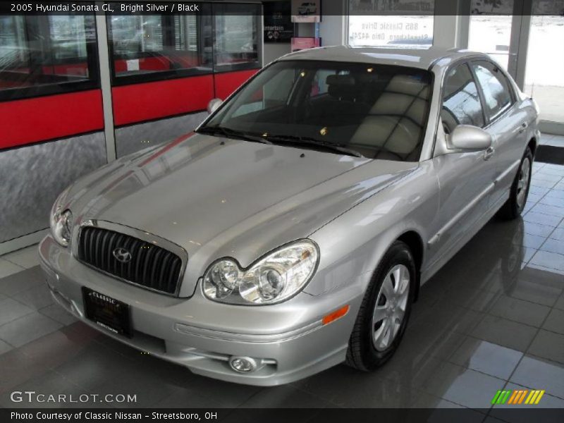 Bright Silver / Black 2005 Hyundai Sonata GL