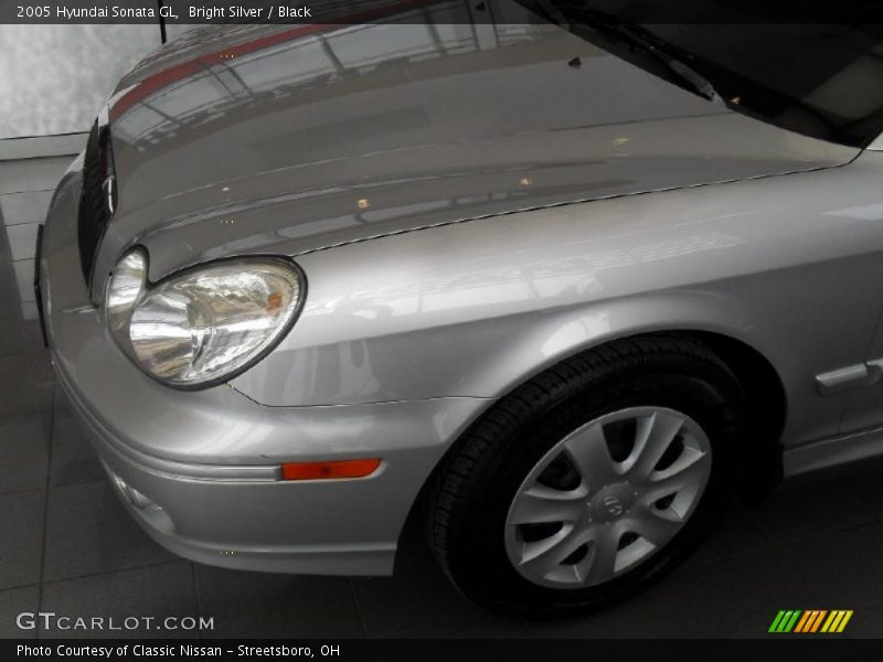 Bright Silver / Black 2005 Hyundai Sonata GL