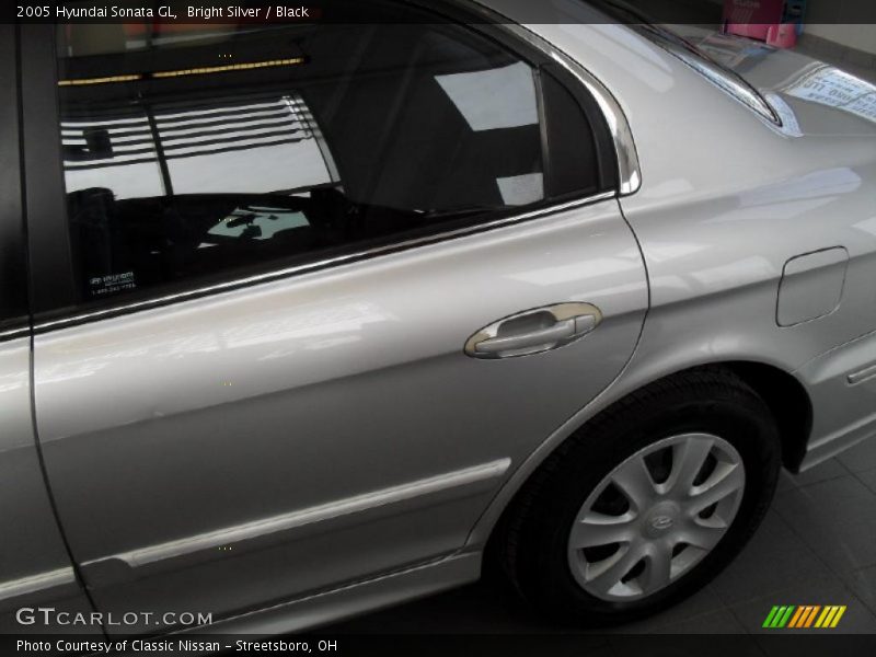 Bright Silver / Black 2005 Hyundai Sonata GL