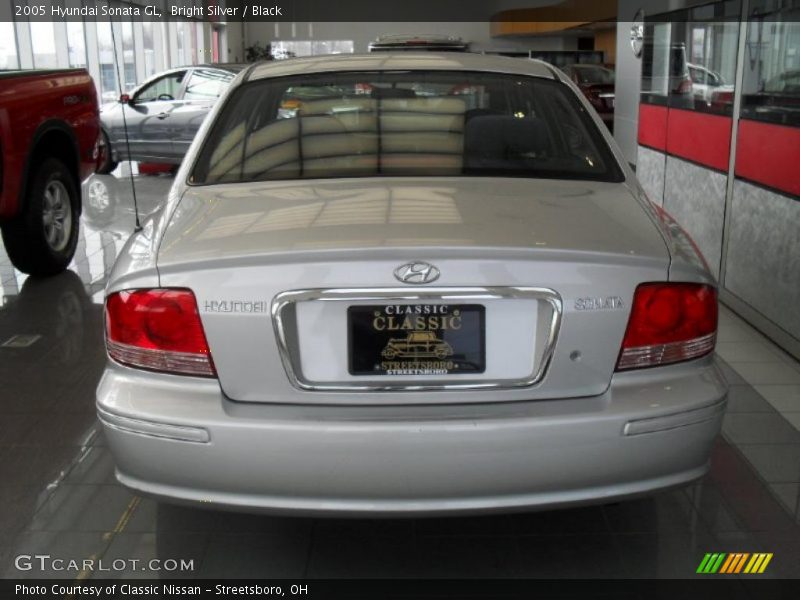 Bright Silver / Black 2005 Hyundai Sonata GL