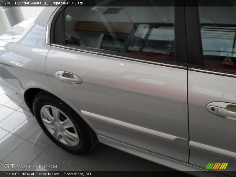 Bright Silver / Black 2005 Hyundai Sonata GL