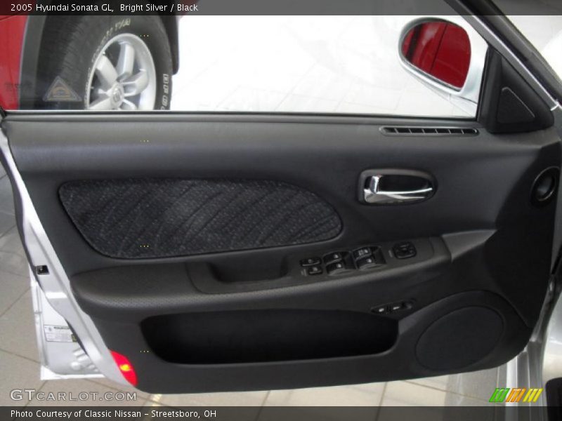Bright Silver / Black 2005 Hyundai Sonata GL