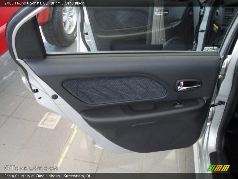 Bright Silver / Black 2005 Hyundai Sonata GL