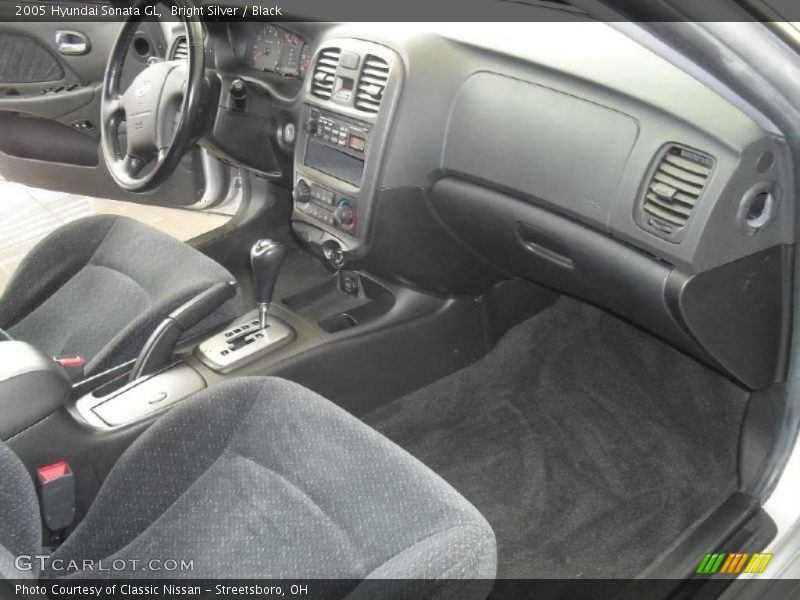 Bright Silver / Black 2005 Hyundai Sonata GL