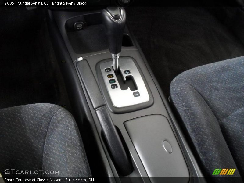Bright Silver / Black 2005 Hyundai Sonata GL