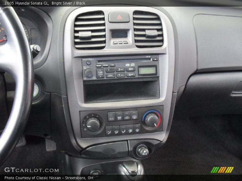 Bright Silver / Black 2005 Hyundai Sonata GL