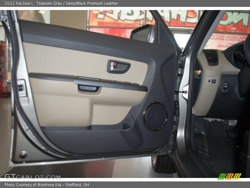 Titanium Gray / Sand/Black Premium Leather 2011 Kia Soul !