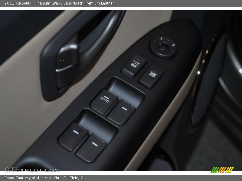 Titanium Gray / Sand/Black Premium Leather 2011 Kia Soul !