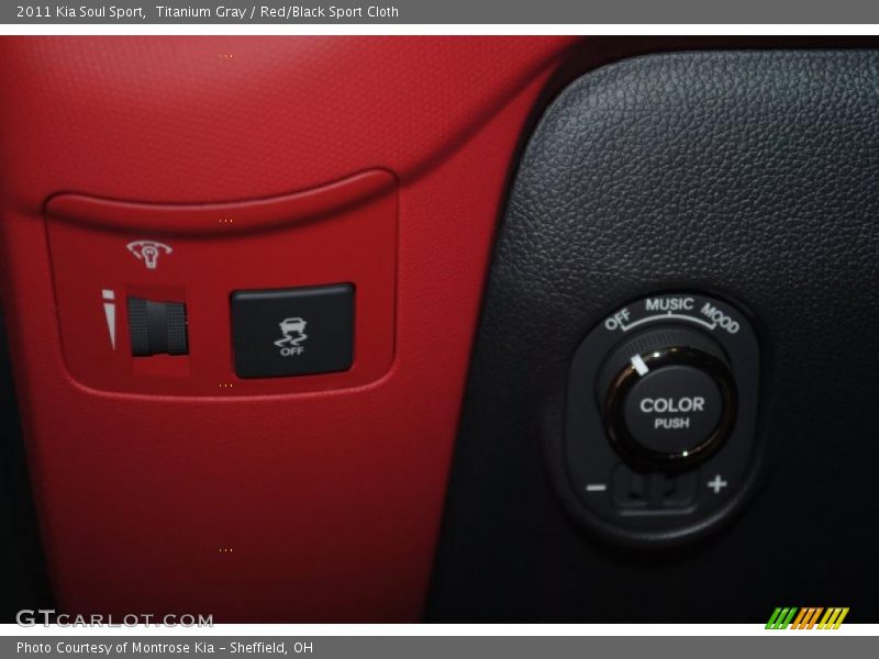 Titanium Gray / Red/Black Sport Cloth 2011 Kia Soul Sport
