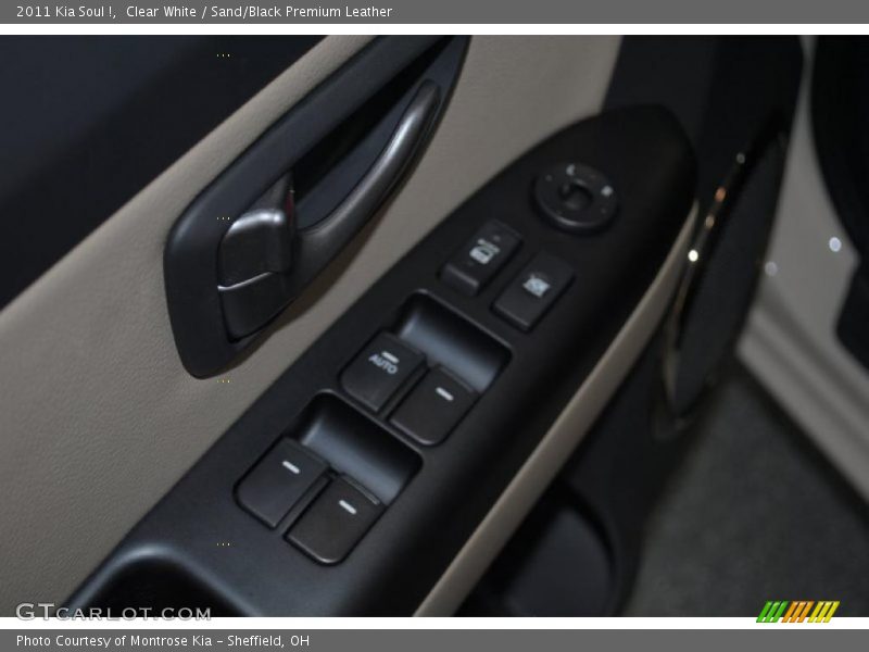 Clear White / Sand/Black Premium Leather 2011 Kia Soul !