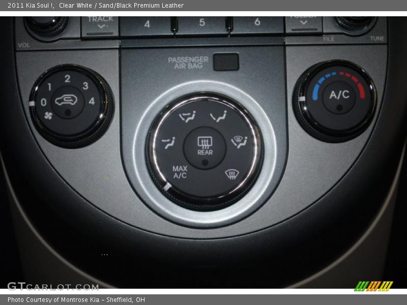 Clear White / Sand/Black Premium Leather 2011 Kia Soul !