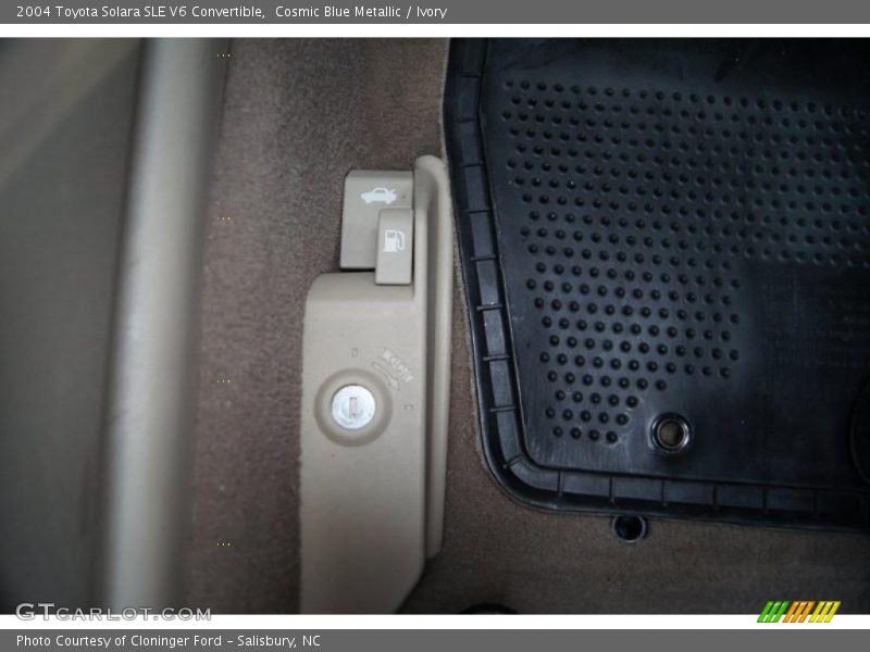 Cosmic Blue Metallic / Ivory 2004 Toyota Solara SLE V6 Convertible