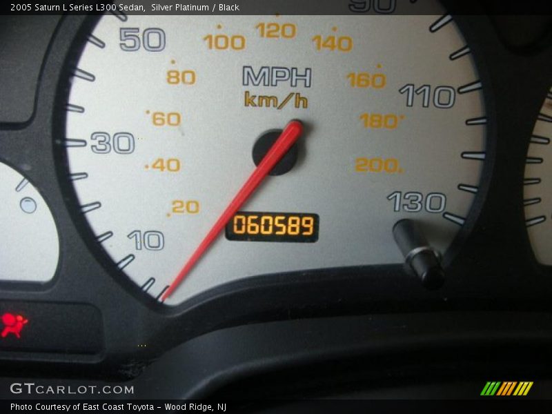 Silver Platinum / Black 2005 Saturn L Series L300 Sedan