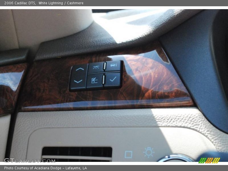 White Lightning / Cashmere 2006 Cadillac DTS