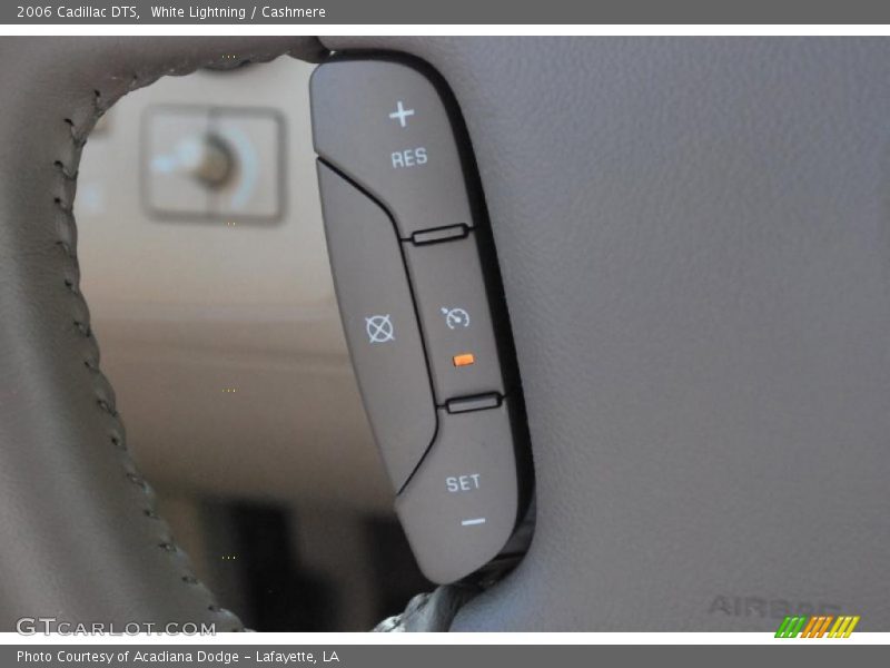 White Lightning / Cashmere 2006 Cadillac DTS
