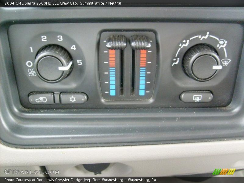 Controls of 2004 Sierra 2500HD SLE Crew Cab