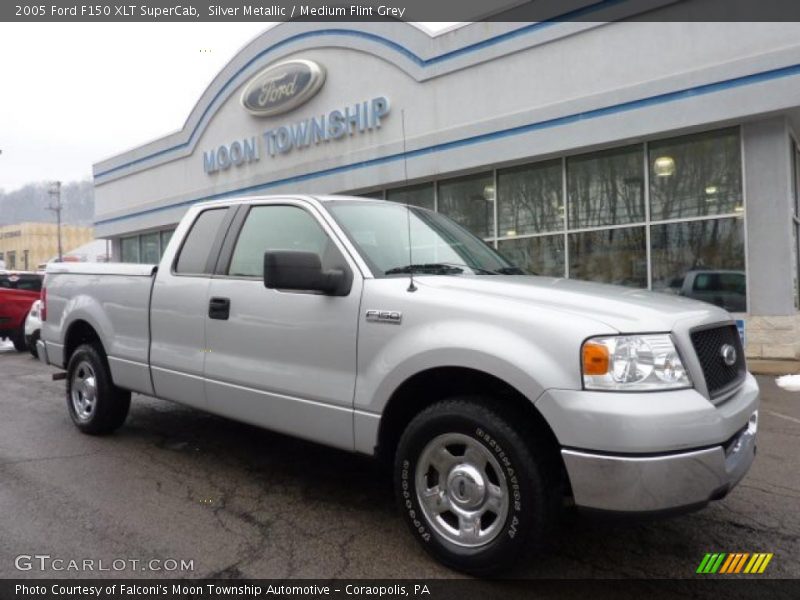Silver Metallic / Medium Flint Grey 2005 Ford F150 XLT SuperCab