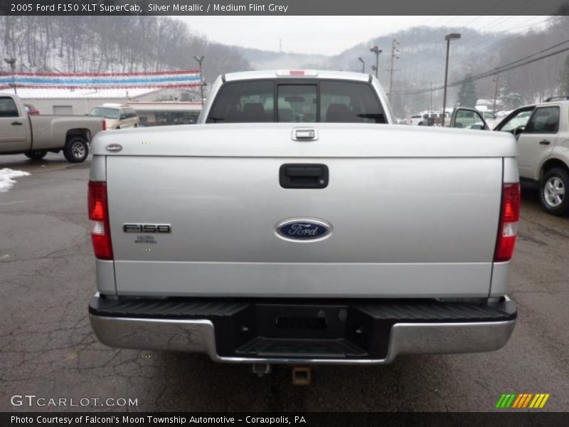 Silver Metallic / Medium Flint Grey 2005 Ford F150 XLT SuperCab