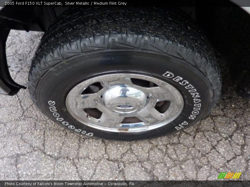 Silver Metallic / Medium Flint Grey 2005 Ford F150 XLT SuperCab