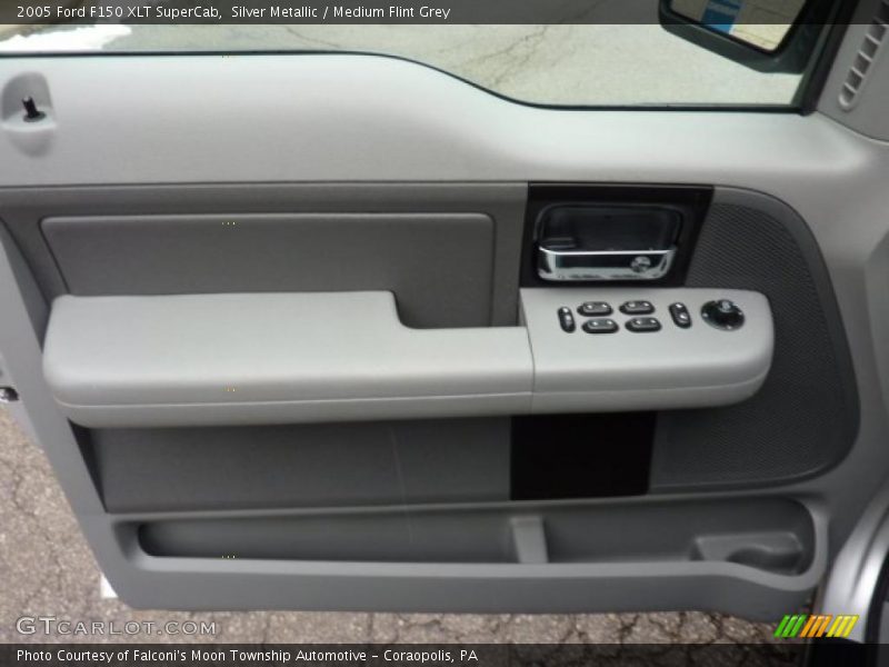 Silver Metallic / Medium Flint Grey 2005 Ford F150 XLT SuperCab