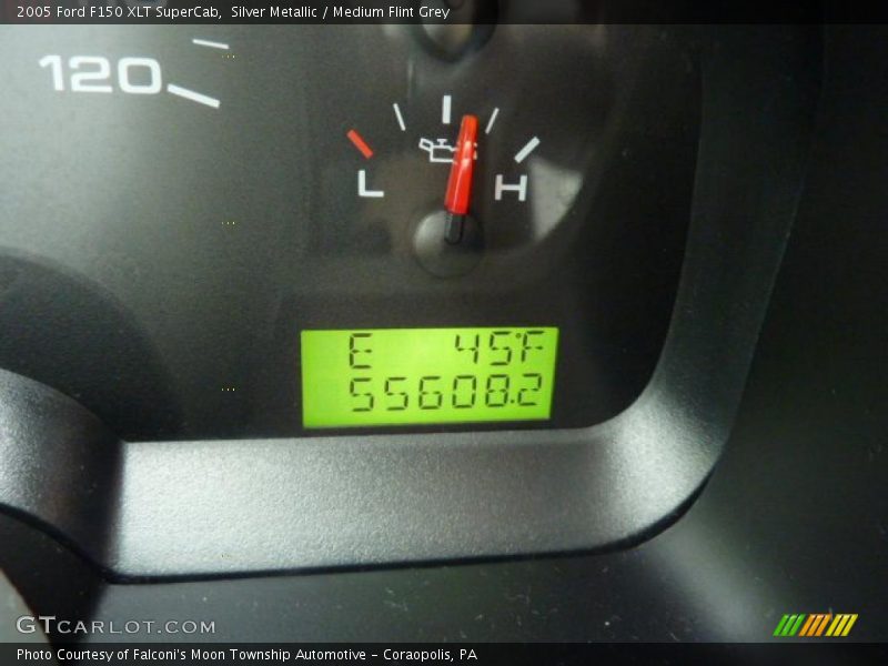 Silver Metallic / Medium Flint Grey 2005 Ford F150 XLT SuperCab