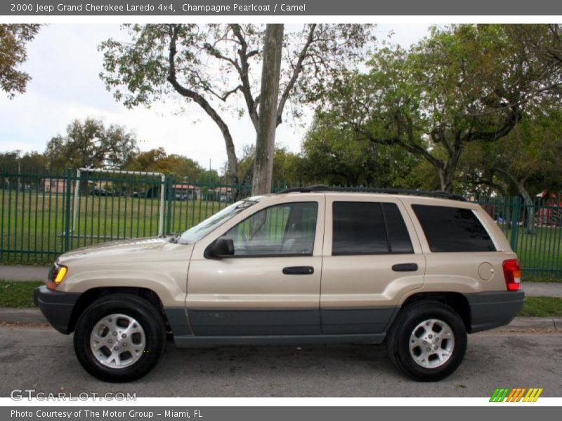 Champagne Pearlcoat / Camel 2000 Jeep Grand Cherokee Laredo 4x4