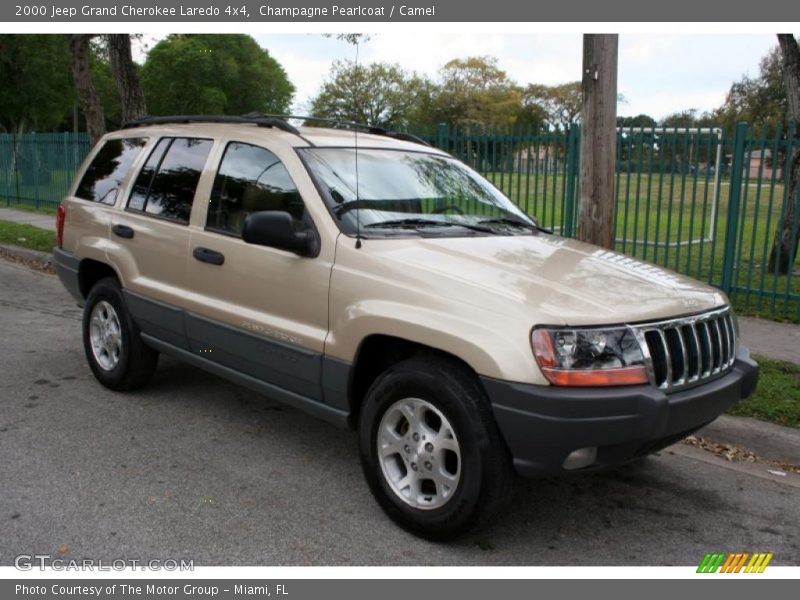 Champagne Pearlcoat / Camel 2000 Jeep Grand Cherokee Laredo 4x4
