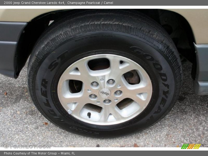 Champagne Pearlcoat / Camel 2000 Jeep Grand Cherokee Laredo 4x4