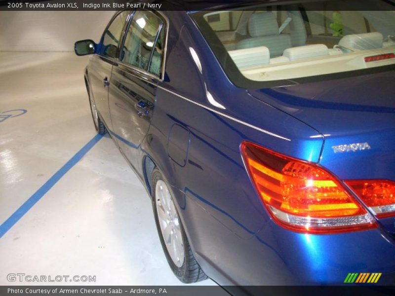 Indigo Ink Blue Pearl / Ivory 2005 Toyota Avalon XLS