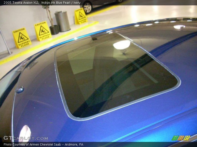 Indigo Ink Blue Pearl / Ivory 2005 Toyota Avalon XLS
