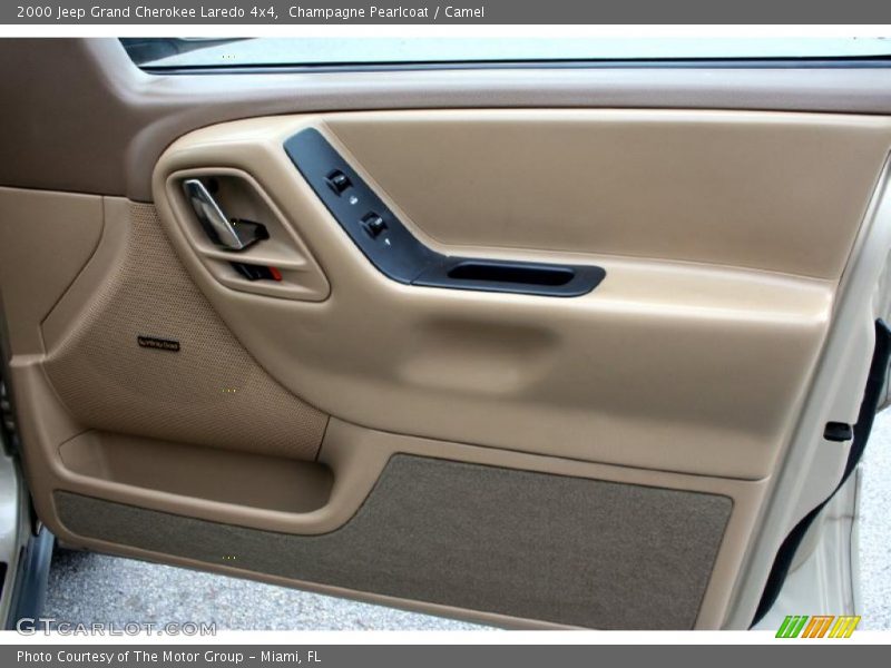 Champagne Pearlcoat / Camel 2000 Jeep Grand Cherokee Laredo 4x4