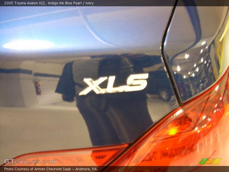Indigo Ink Blue Pearl / Ivory 2005 Toyota Avalon XLS