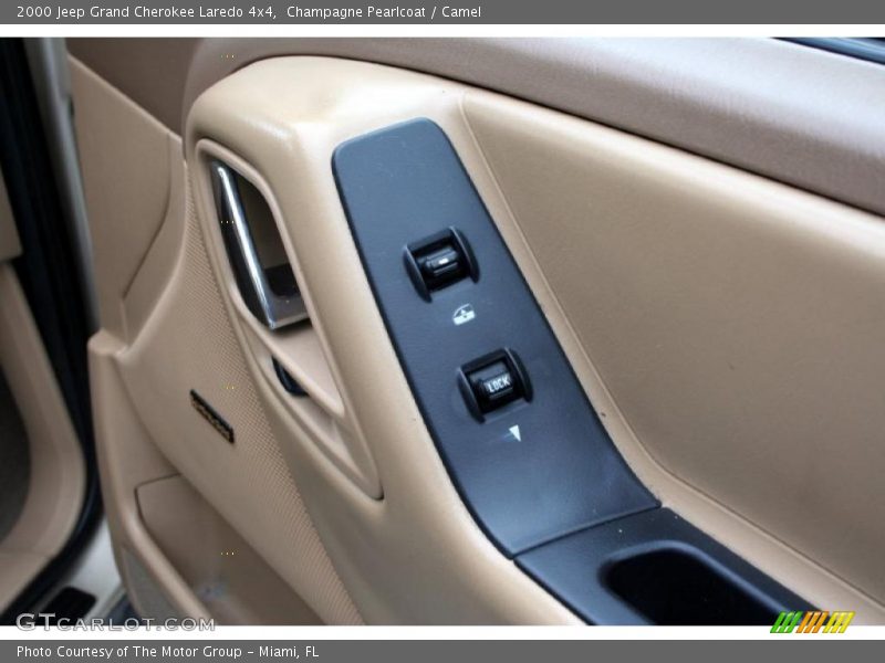 Champagne Pearlcoat / Camel 2000 Jeep Grand Cherokee Laredo 4x4